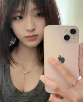 年轻漂亮小姑娘