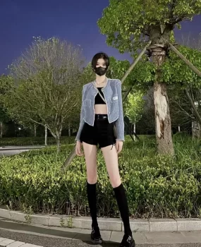 借了网贷开女装店的小姐姐店铺倒闭下海兼职还债