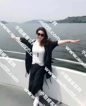 太原五一广场性感少妇