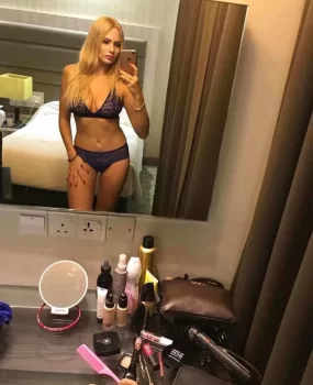 快!明星级金髮碧眼，月底要走了