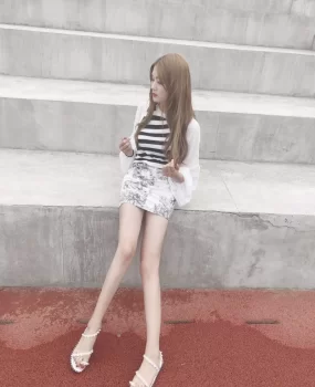 极品学生妹，很嫩，很紧，神仙般快活