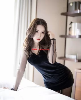 双流制服控丰满诱人，挑战你的视觉盛宴