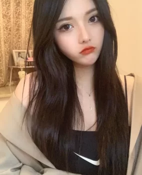 刚刚出来兼职的小姐姐