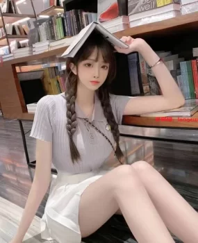 南京小姐姐兼职，清纯可人，粉鲍嫩逼水多